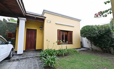 Casa 3 dormitorios con patio y pileta