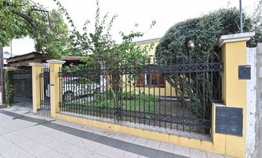 Casa 3 dormitorios con patio y pileta