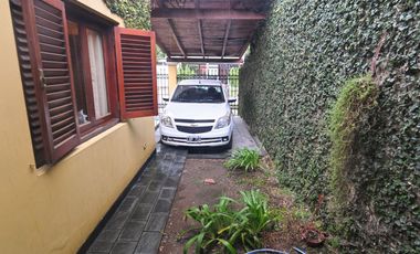Casa 3 dormitorios con patio y pileta