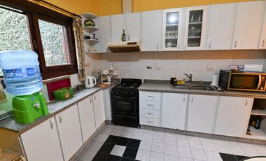 Casa 3 dormitorios con patio y pileta