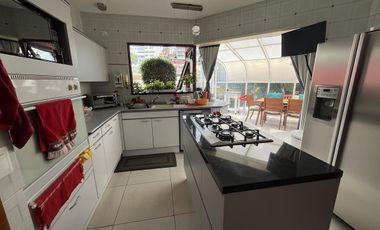 Casa en venta en Bosques de las Lomas. Granados con jardín