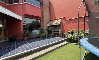 Casa en venta en Bosques de las Lomas. Granados con jardín