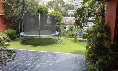 Casa en venta en Bosques de las Lomas. Granados con jardín