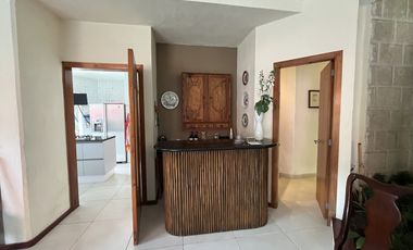 Casa en venta en Bosques de las Lomas. Granados con jardín