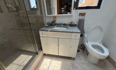 Casa en venta en Bosques de las Lomas. Granados con jardín