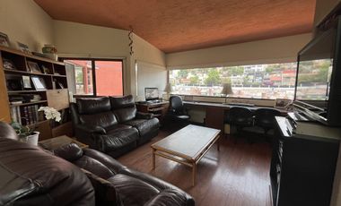 Casa en venta en Bosques de las Lomas. Granados con jardín