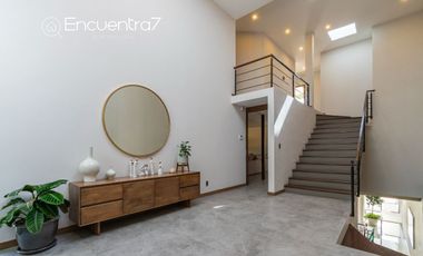 VENTA BELLA CASA EN INTERLOMAS