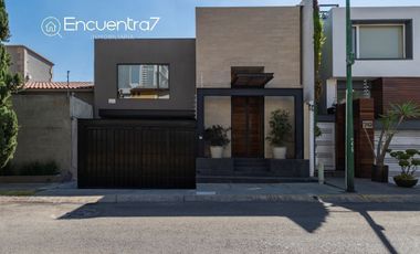 VENTA BELLA CASA EN INTERLOMAS