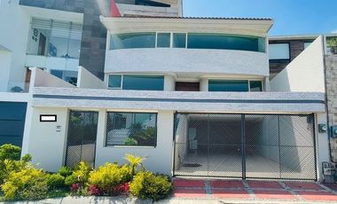 CASA CON SEGURIDAD EN LOMAS VERDES 6A SECCION VENTA