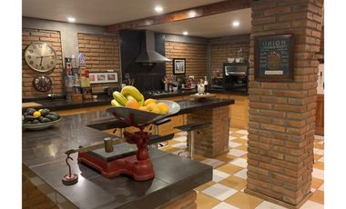 Espectacular casa en parcela de 1 Ha. en el sector Carmen de Las Rosas, Melipilla