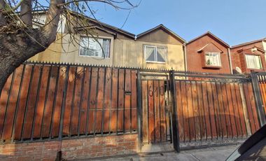 Se vende amplia y cómoda casa en Quilicura.