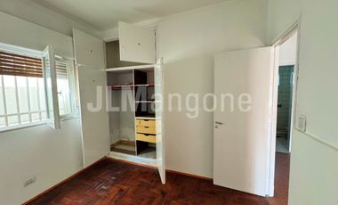 Casa 4 ambientes con cochera y patio