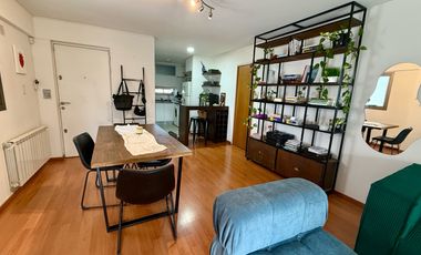 Venta, Departamento, 2 dormitorios, 2 baños, piso exclusivo, balcón corrido. Centro, Rosario.