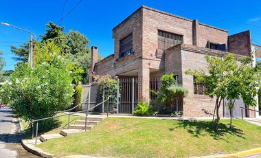 VENTA DE CASA 4 AMBIENTES - ITUZAINGO NORTE