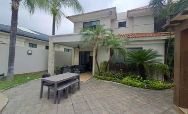 Venta de bonita villa en Vista Sol km 7.8 vía Samborondón