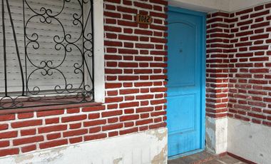 Casa con patio a 1 cuadra de Antartida!