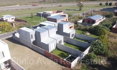 Casa en  Barrio Puerta del Sol, Campana,  RP6 km 196