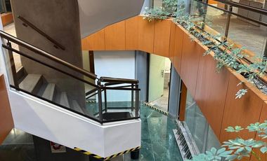 Edificio en alquiler o venta de 1300 m2 en Lomas de San Isidro