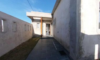 Casa en venta -2 Dormitorios 1 Baño - Melchor Romero