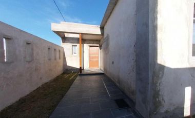 Casa en venta -2 Dormitorios 1 Baño - Melchor Romero