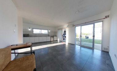Casa en venta -2 Dormitorios 1 Baño - Melchor Romero