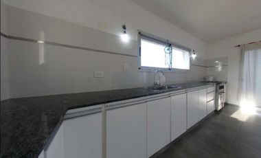 Casa en venta -2 Dormitorios 1 Baño - Melchor Romero