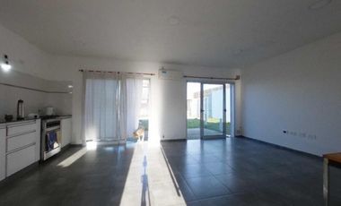Casa en venta -2 Dormitorios 1 Baño - Melchor Romero