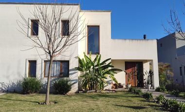 Venta Casa a La Laguna en El Naudir Escobar EC