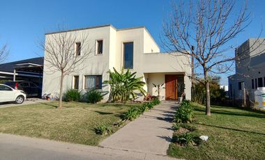Venta Casa a La Laguna en El Naudir Escobar EC