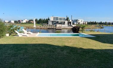 Venta Casa a La Laguna en El Naudir Escobar EC
