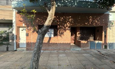 Anchorena 1210 – PH en Planta Baja con Patio | Para refaccionar en el corazón de La Lucila