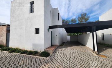 Casa de 3 dormitorios en Jardines del Golf - Villa Allende