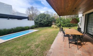 Casa de 3 dormitorios en Jardines del Golf - Villa Allende