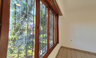 Casa con quincho y parque en Bosque Alegre