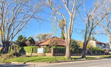 Casa con quincho y parque en Bosque Alegre