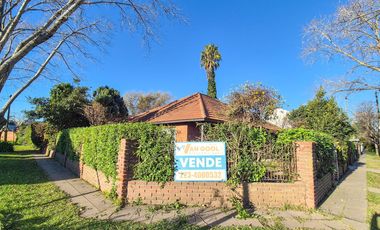 Casa con quincho y parque en Bosque Alegre