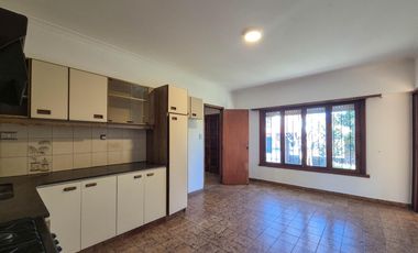 Casa con quincho y parque en Bosque Alegre