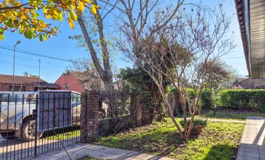 Casa con quincho y parque en Bosque Alegre