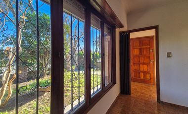 Casa con quincho y parque en Bosque Alegre
