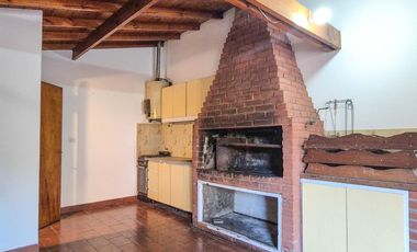 Casa con quincho y parque en Bosque Alegre