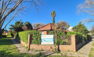 Casa con quincho y parque en Bosque Alegre