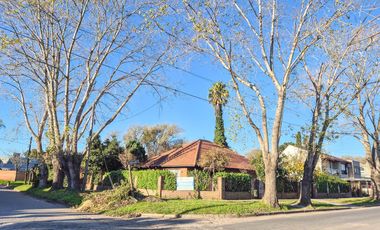 Casa con quincho y parque en Bosque Alegre