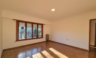 Casa con quincho y parque en Bosque Alegre