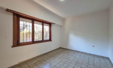 Casa con quincho y parque en Bosque Alegre