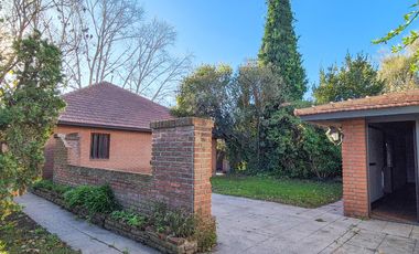 Casa con quincho y parque en Bosque Alegre