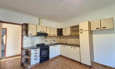 Casa con quincho y parque en Bosque Alegre