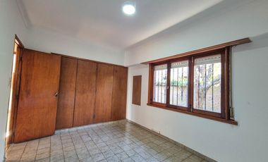 Casa con quincho y parque en Bosque Alegre