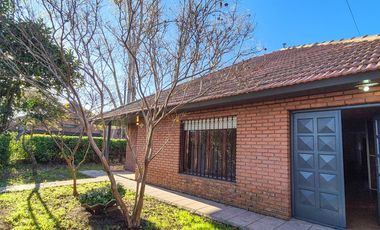 Casa con quincho y parque en Bosque Alegre