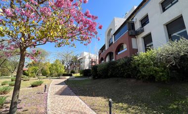VENTA| DEPARTAMENTO 2 dorm. con COCHERA en CASONAS DEL PARQUE