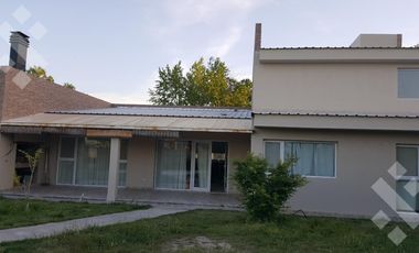Alquiler - Casa 2 dormitorios + escritorio | B° Privado Costa Río | Neuquén